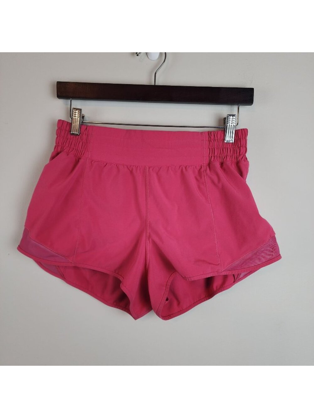 Lululemon sz 8 Hotty Hot shorts pink 2.5 inseam High Rise activewear lined